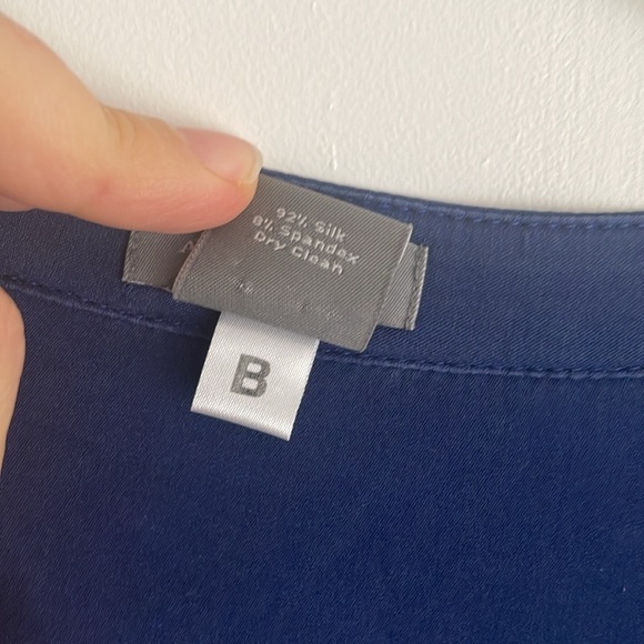 Ann Taylor silk top size 4 navy blue - Picture 7 of 7